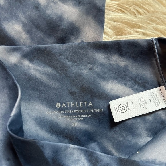 ATHLETA Salutation Stash Pocket ll Printed 7/8 Tight - Picture 3 of 4